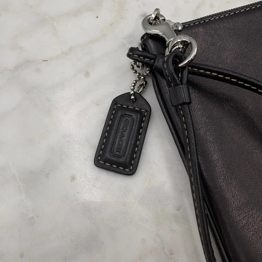 Coach Wristlet‎ Women Small Black Leather Embossed Logo Zip Pouch Clutch